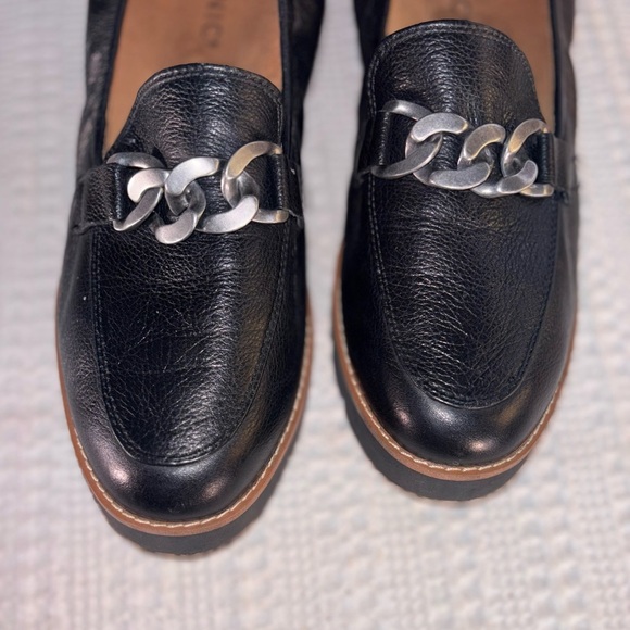 Vionic Black Leather Loafers with Chain Detail , Size 8.5 - Picture 3 of 9